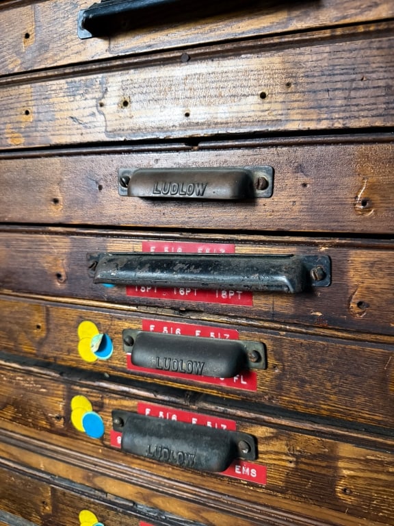 MONUMENTAL LUDLOW OAK MULTI DRAWER CABINET - 7