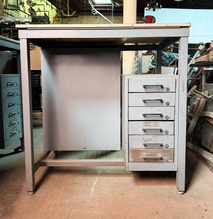 METAL DESK WITH TWO DRAWERS & SIDE CABINET: Metal desk with two drawers and side cabinet. Approximate dimensions: h. 36", w. 36", d. 24" Disclaimer: Participating bidders must have a credit card on file with LiveAuctioneers in order for their