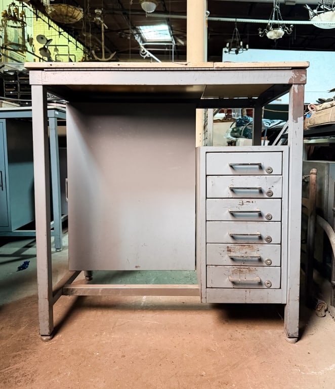 METAL DESK WITH TWO DRAWERS & SIDE CABINET: Metal desk with two drawers and side cabinet. Approximate dimensions: h. 36", w. 36", d. 24" Disclaimer: Participating bidders must have a credit card on file with LiveAuctioneers in order for their