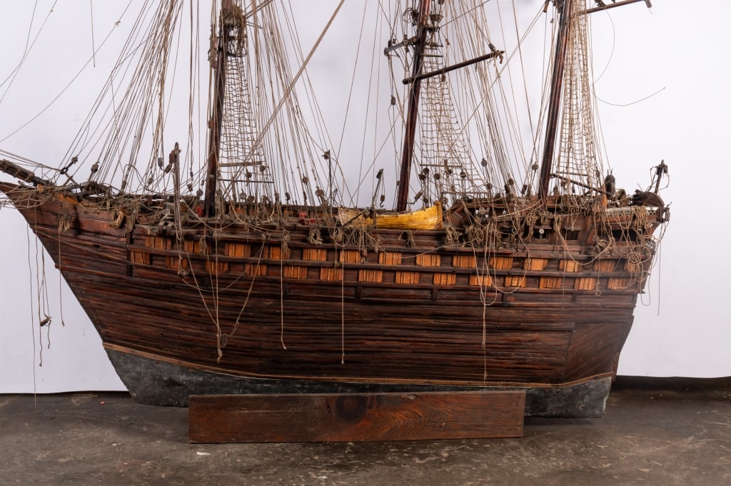 MONUMENTAL HAND-CRAFTED FIRST RATE SHIP MODEL - 4