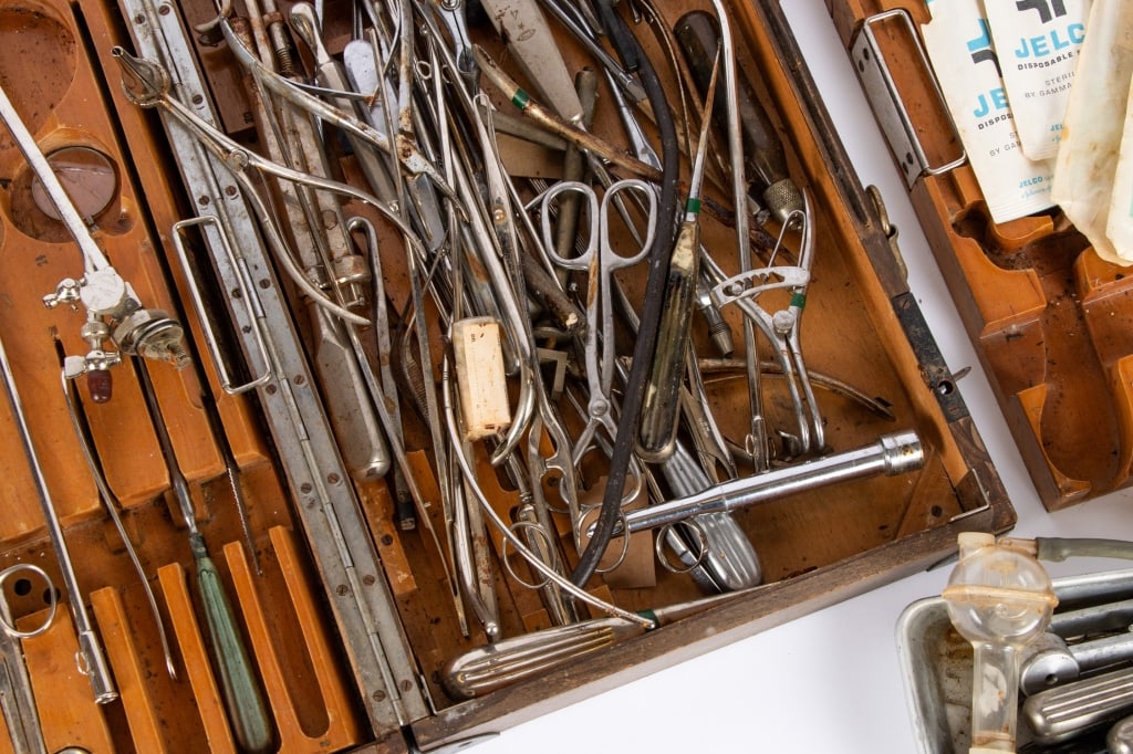 LARGE GROUP OF MEDICAL TOOLS & CASES - 3