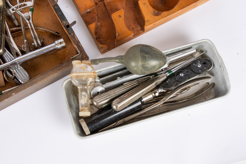 LARGE GROUP OF MEDICAL TOOLS & CASES - 4
