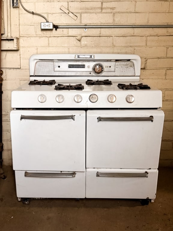 VINTAGE ROPER STOVE WITH 4 BURNERS: Vintage Roper stove with four burners. Approximate dimensions: h. 45", w. 40", d. 26" Disclaimer: Participating bidders must have a credit card on file with LiveAuctioneers in order for their bidding