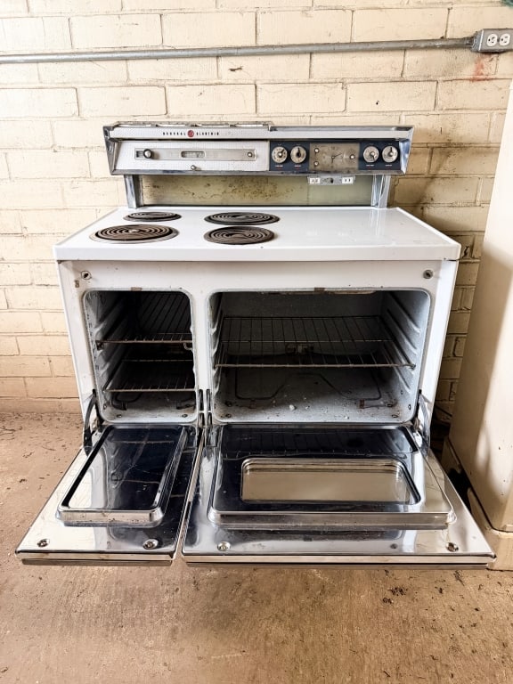VINTAGE GENERAL ELECTRIC MODEL J408 STOVE WITH GRILL - 5