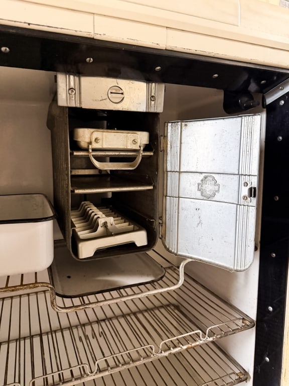 1930S GENERAL MOTORS FRIGIDAIRE MASTER SERIES MODEL 6 REFRIGERATOR - 5
