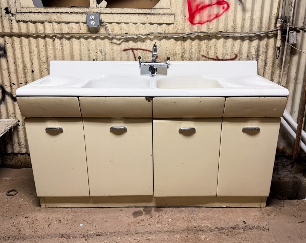 AMERICAN KITCHENS PORCELAIN DOUBLE SINK COUNTER (1 of 6)