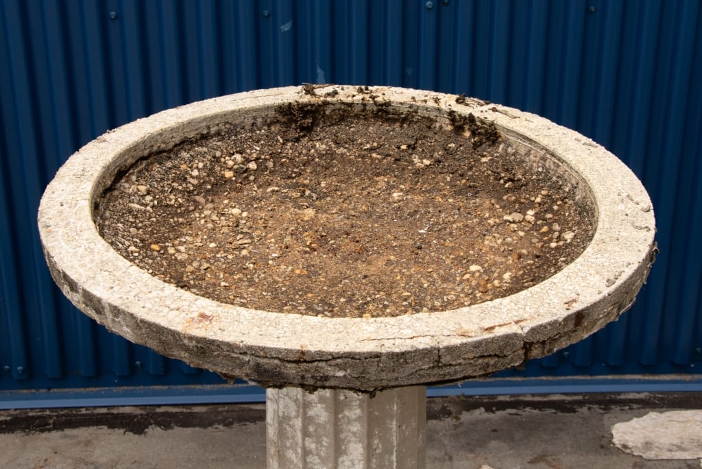 VINTAGE CAST STONE GARDEN BIRD BATH - 4