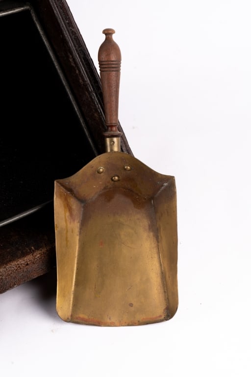ANTIQUE SCOTTISH OAK & BRASS COAL SCUTTLE - 5