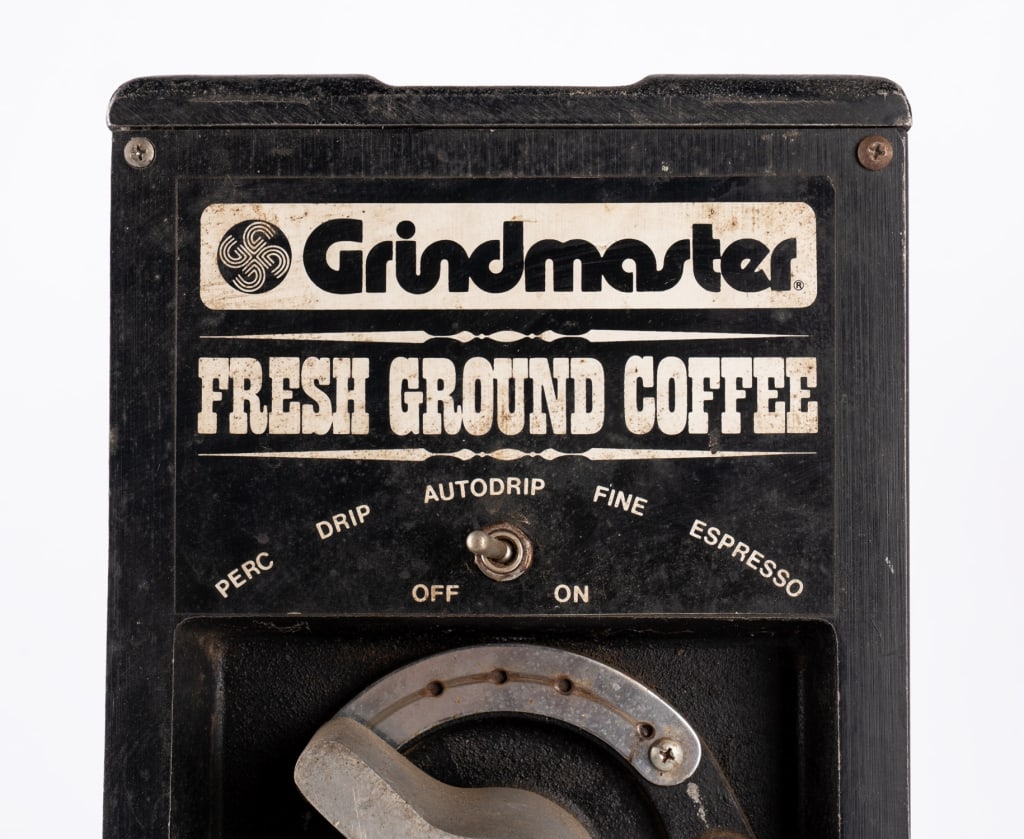 VINTAGE GRINDMASTER ELECTRIC COFFEE GRINDER - 4