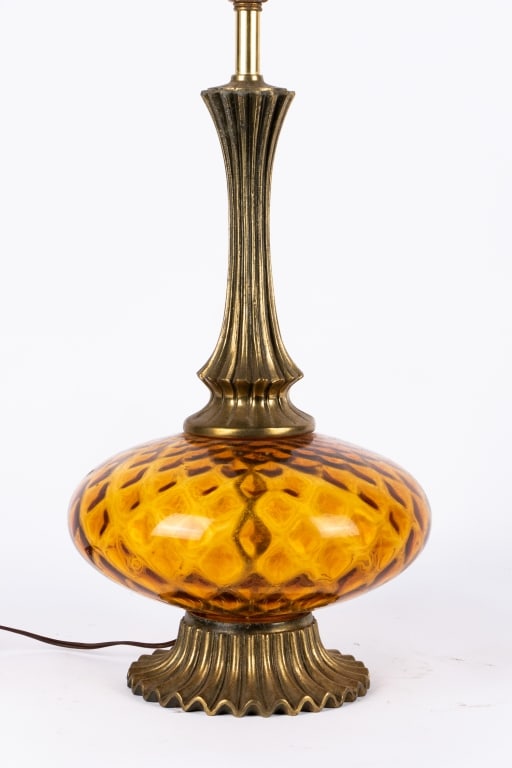 MID CENTURY BRASS & AMBER GLASS TABLE LAMP - 2