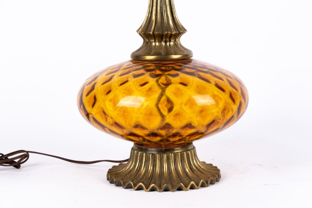 MID CENTURY BRASS & AMBER GLASS TABLE LAMP - 4