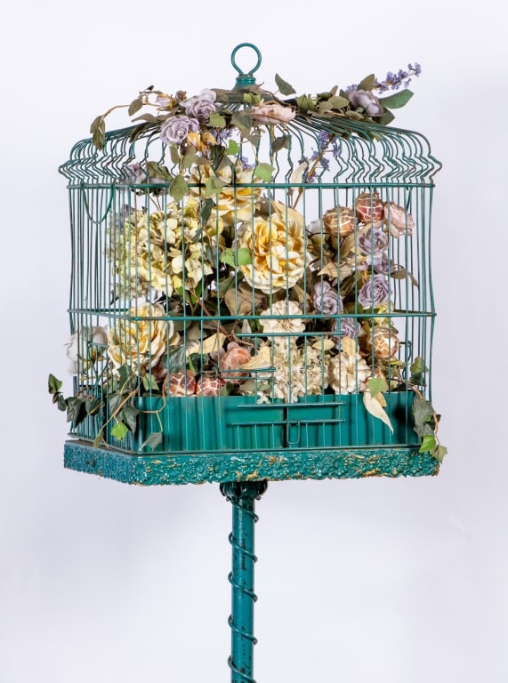VINTAGE DECORATIVE ORNATE METAL BIRD CAGE ON STAND - 2