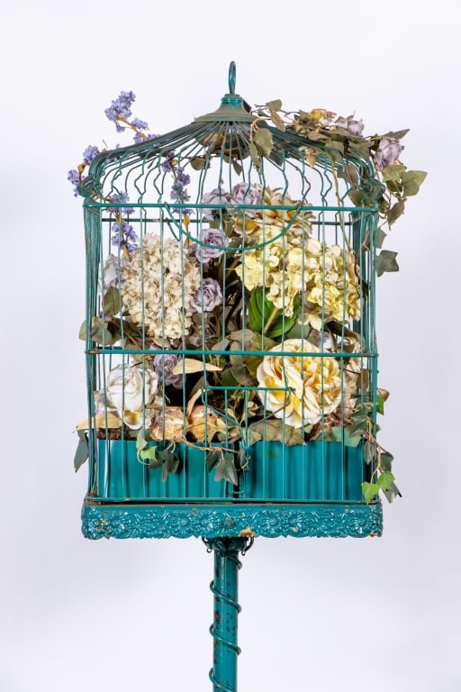 VINTAGE DECORATIVE ORNATE METAL BIRD CAGE ON STAND - 5