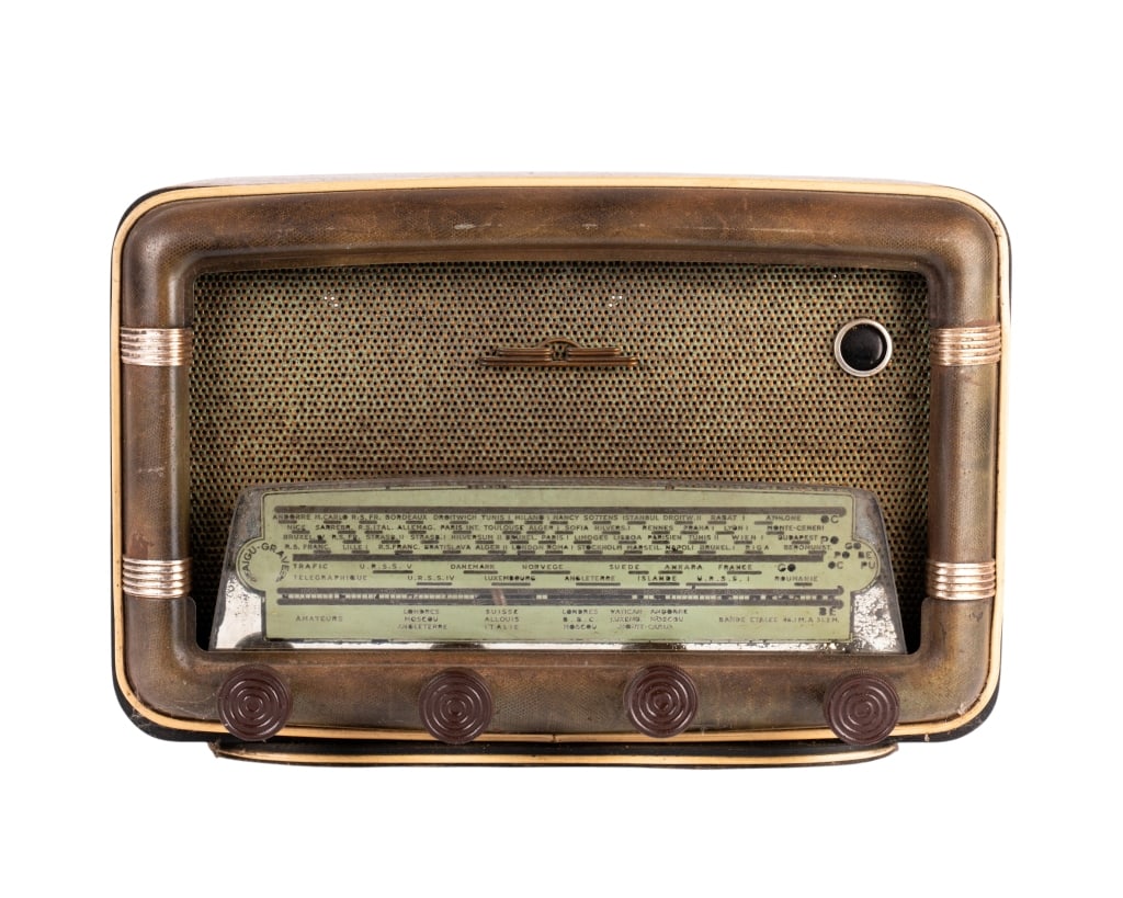 VINTAGE MUSIC ALPHA RADIO: Vintage Music Alpha radio. Made in France. Approximate dimensions: h. 9.5", w. 15", d. 8.5" Disclaimer: Participating bidders must have a credit card on file with LiveAuctioneers in order for their