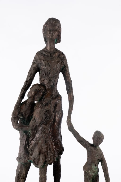 JACKIE O & KIDS BRONZE SCULPTURE BY HENRY DE BRITO - 2