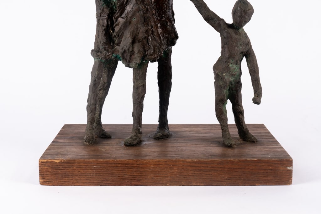 JACKIE O & KIDS BRONZE SCULPTURE BY HENRY DE BRITO - 3