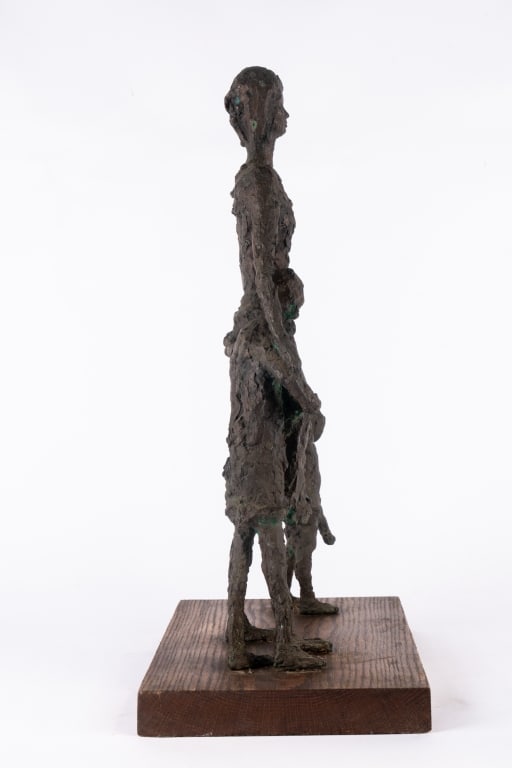 JACKIE O & KIDS BRONZE SCULPTURE BY HENRY DE BRITO - 4