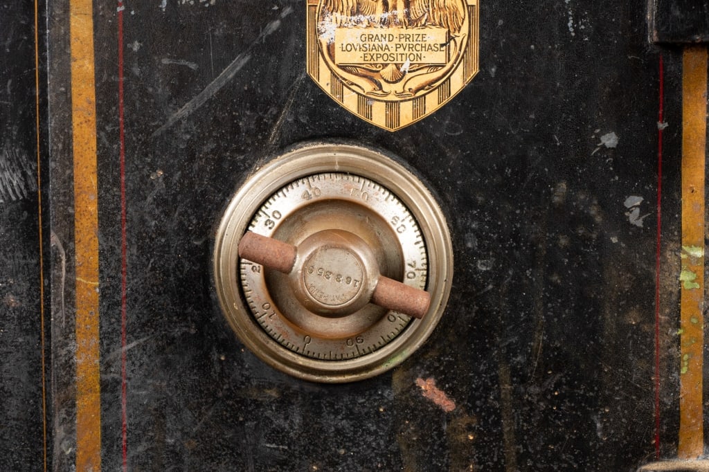 VICTOR SAFE & LOCK CO. COMBINATION SAFE ON WHEELS - 5
