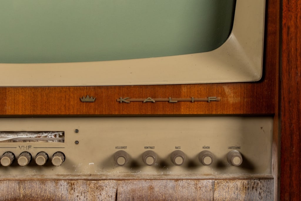 VINTAGE GRAETZ KALIF TV WITH TAMBOUR DOORS - 6