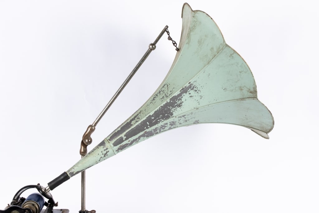 ANTIQUE EDISON CYLINDER PHONOGRAPH MODEL D - 6