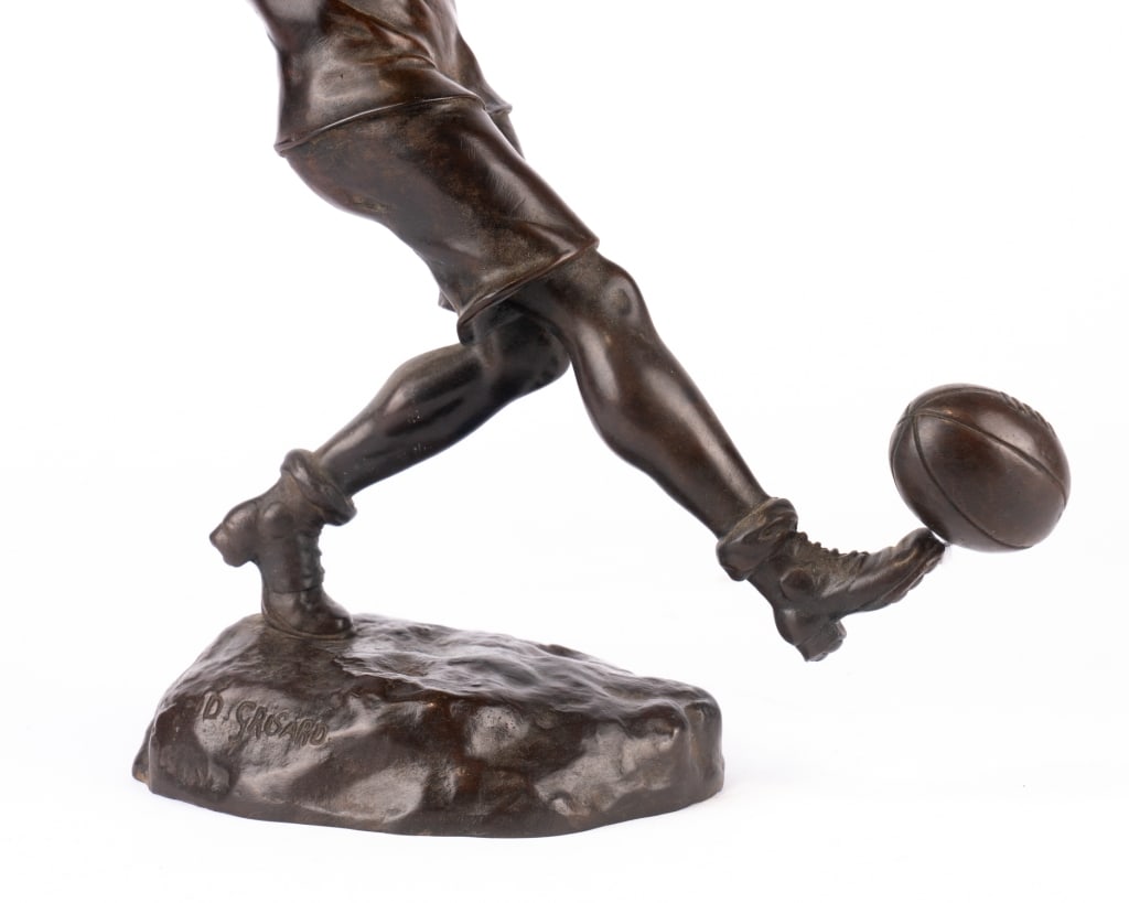 D. GRISARD BRONZE OF MAN PLAYING RUGBY - 3