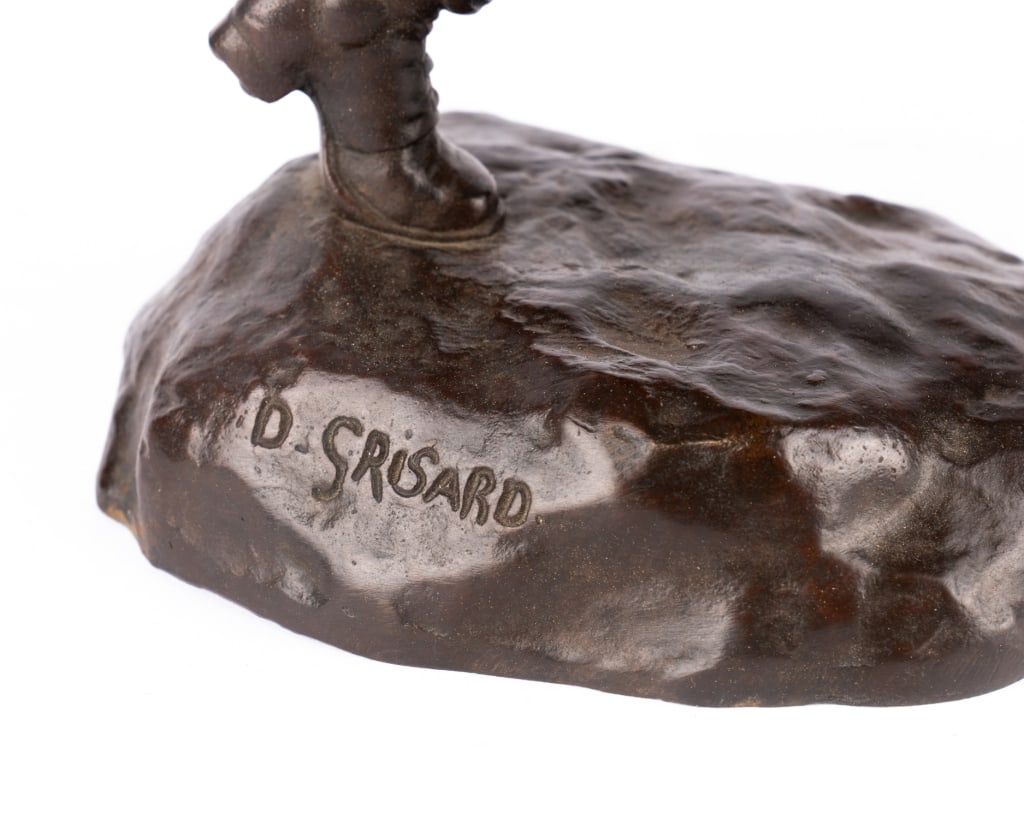 D. GRISARD BRONZE OF MAN PLAYING RUGBY - 4