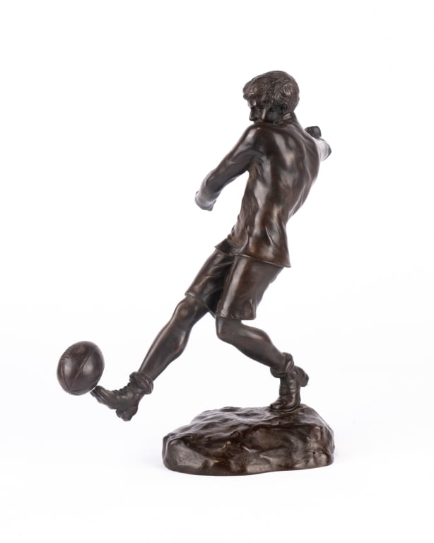 D. GRISARD BRONZE OF MAN PLAYING RUGBY - 5