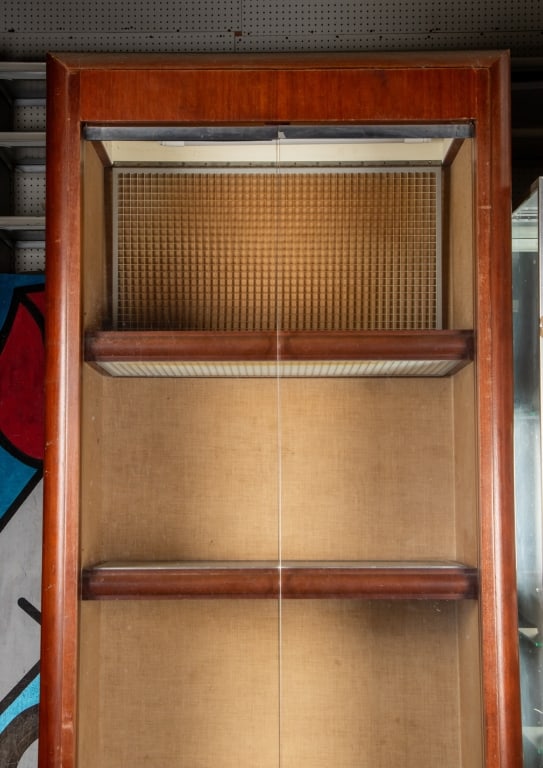 VINTAGE ART DECO STYLE LIGHTED SHOWCASE CABINET - 2