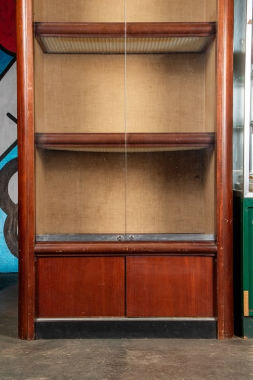 VINTAGE ART DECO STYLE LIGHTED SHOWCASE CABINET - 3