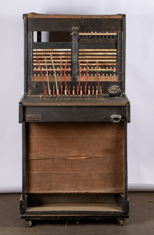 1930'S WESTERN ELECTRIC BELL SYSTEM SWITCHBOARD MODEL J59025A-1 - 2