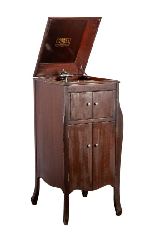 VICTOR VICTROLA PHONOGRAPH VV X: Victor Victrola phonograph VV X. Approximate dimensions: h. 42", w. 18.5", d. 21.5" Disclaimer: Participating bidders must have a credit card on file with LiveAuctioneers in order for their bidding re