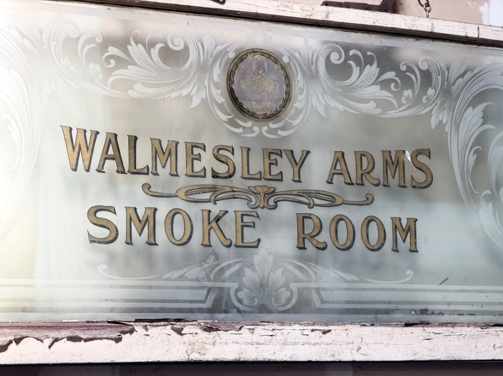 VINTAGE ETCHED GLASS WALMESLEY ARMS SMOKE ROOM SIG - 2