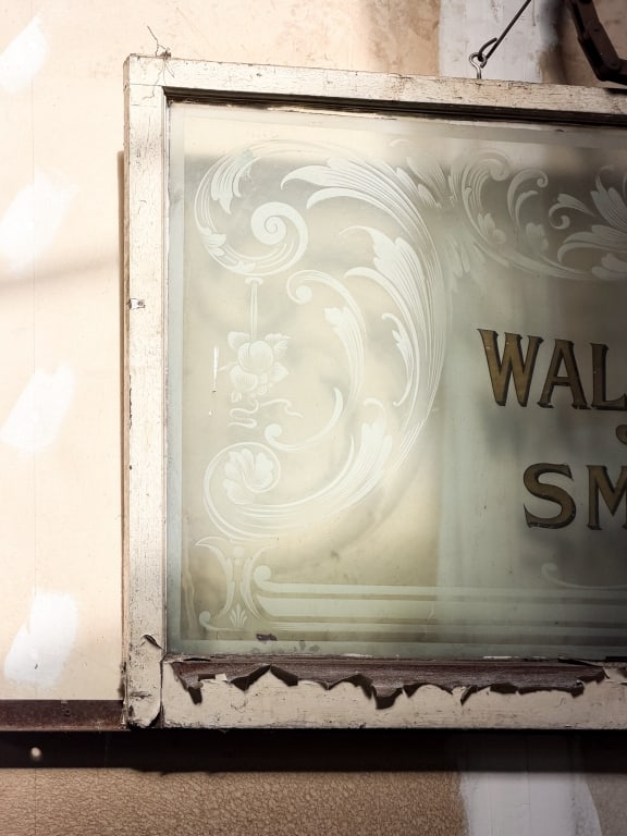 VINTAGE ETCHED GLASS WALMESLEY ARMS SMOKE ROOM SIG - 4