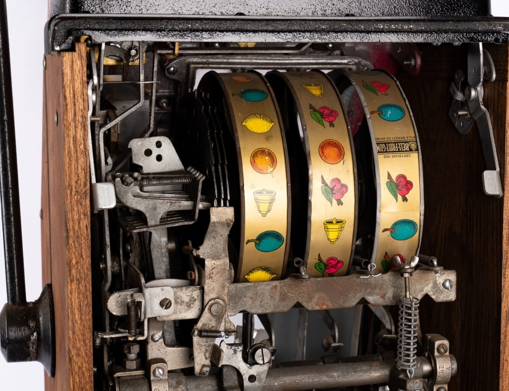 REPRODUCTION MILLS 25-CENT SLOT MACHINE - 9