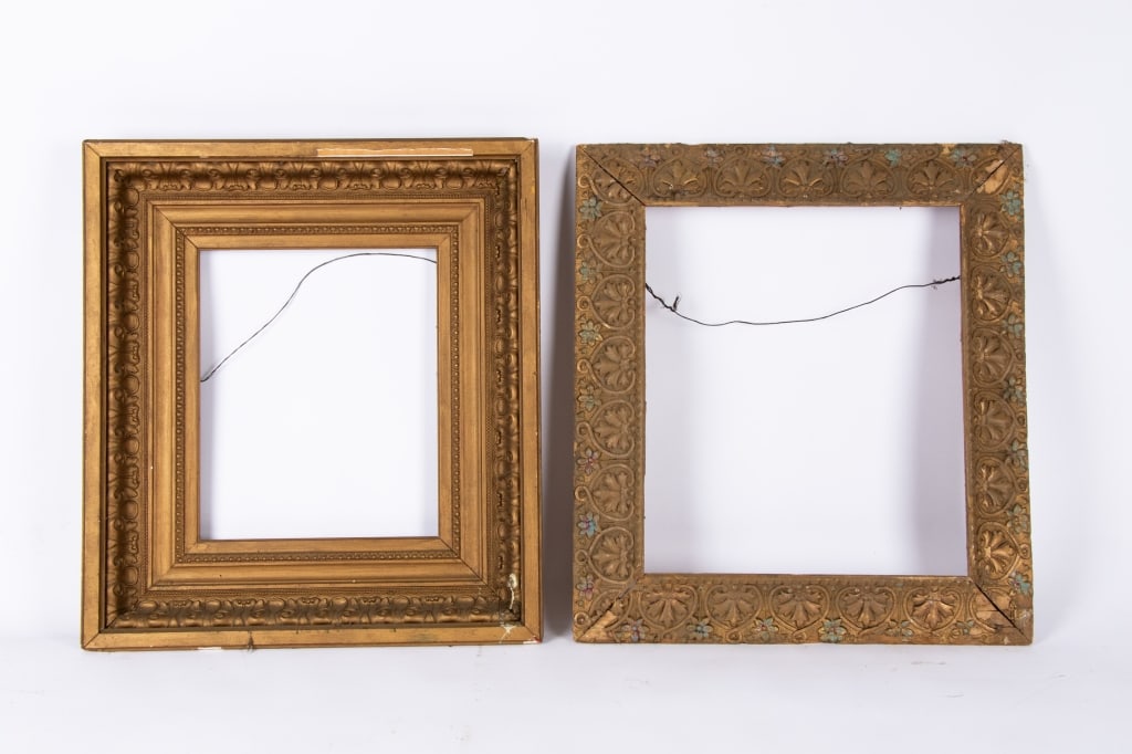 FOUR VINTAGE WOODEN PICTURE FRAMES - 4