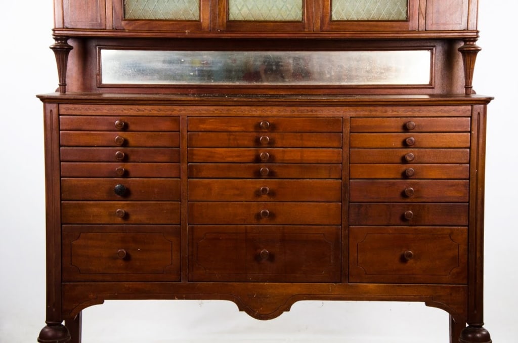 EARLY 20TH C. WOODEN DENTAL CABINET - 3