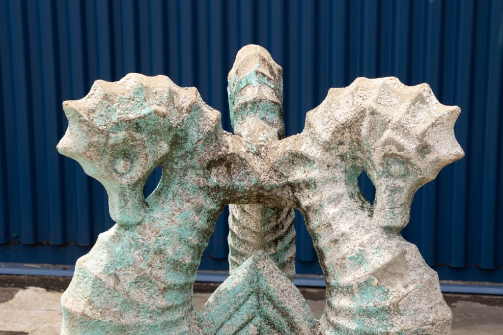 CONCRETE SEAHORSE TABLE OR BIRD BATH BASE - 3