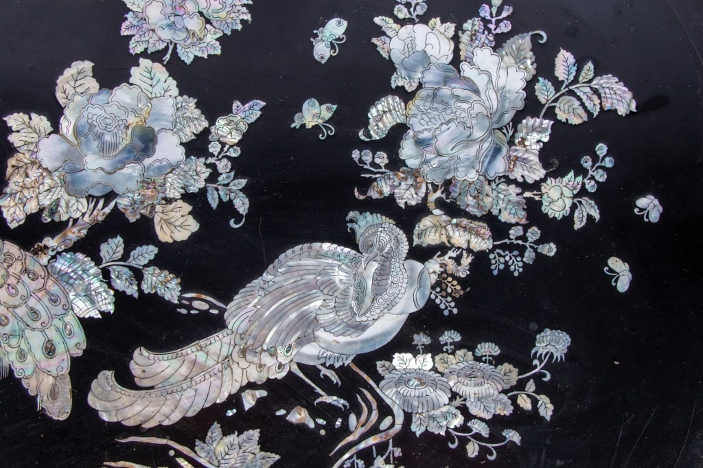 20TH CENTURY CHINESE MOTHER OF PEARL INLAY TABLE - 6