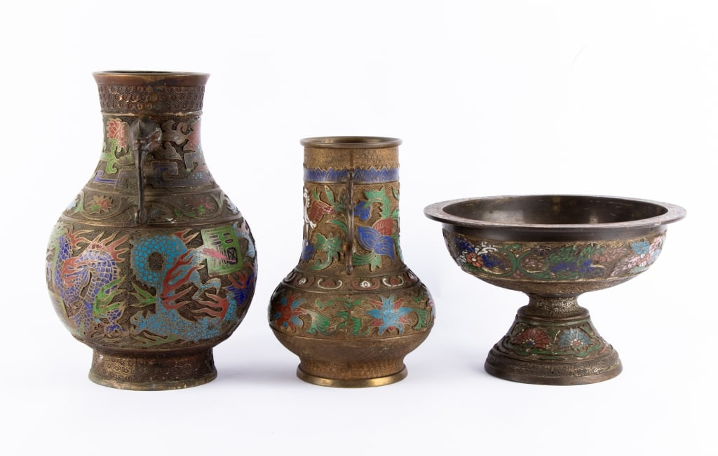 THREE 20TH CENTURY JAPANESE BRASS & ENAMEL ITEMS - 3