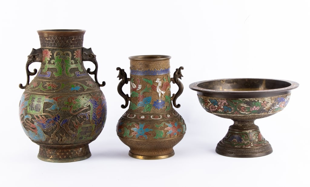 THREE 20TH CENTURY JAPANESE BRASS & ENAMEL ITEMS - 4