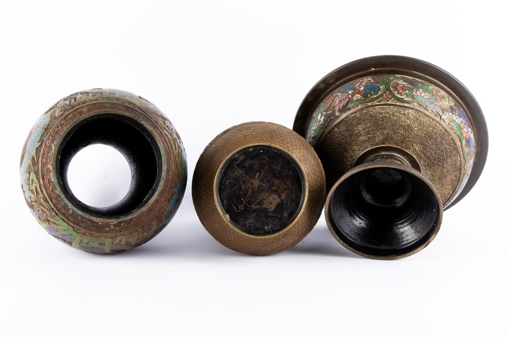 THREE 20TH CENTURY JAPANESE BRASS & ENAMEL ITEMS - 5