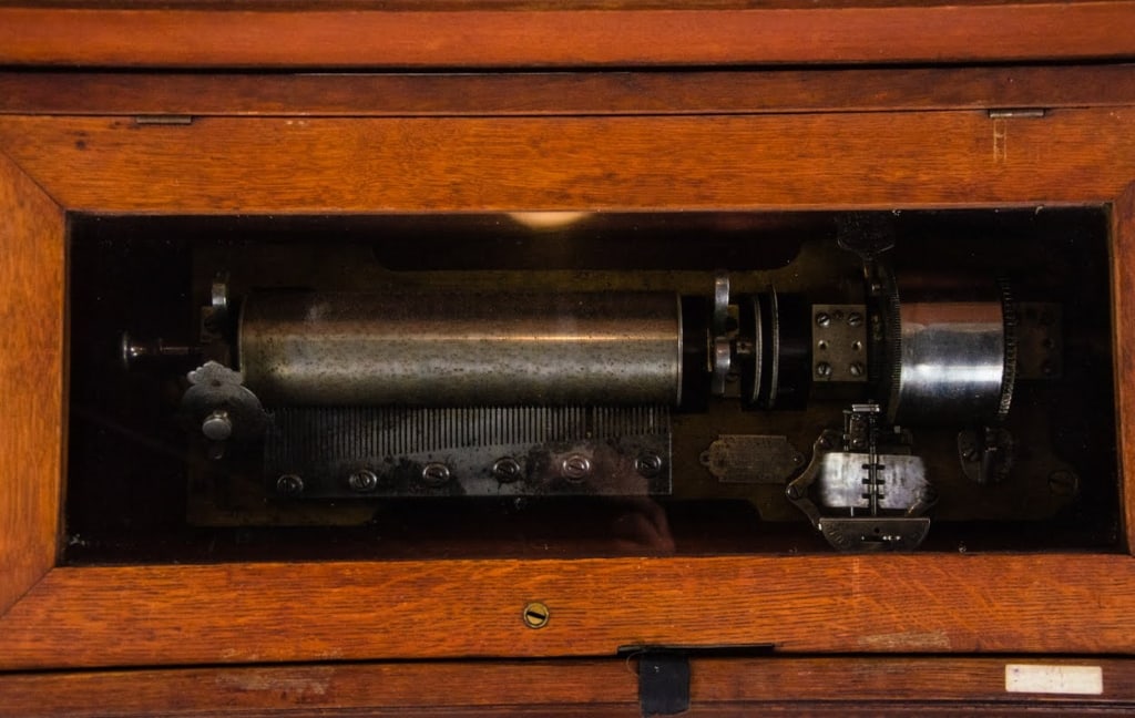 19TH CENTURY JACOT SWISS CYLINDER MUSIC BOX - 6