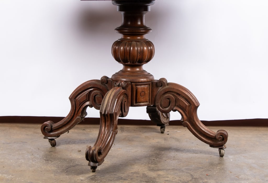 AMERICAN VICTORIAN MAHOGANY TURTLE TOP ENTRY TABLE - 2