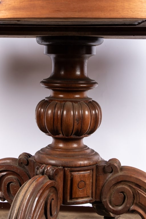 AMERICAN VICTORIAN MAHOGANY TURTLE TOP ENTRY TABLE - 3