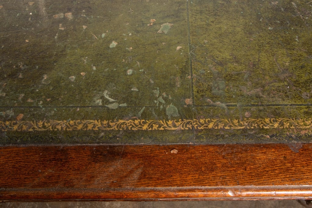 LARGE MAHOGANY LIBRARY TABLE - 7
