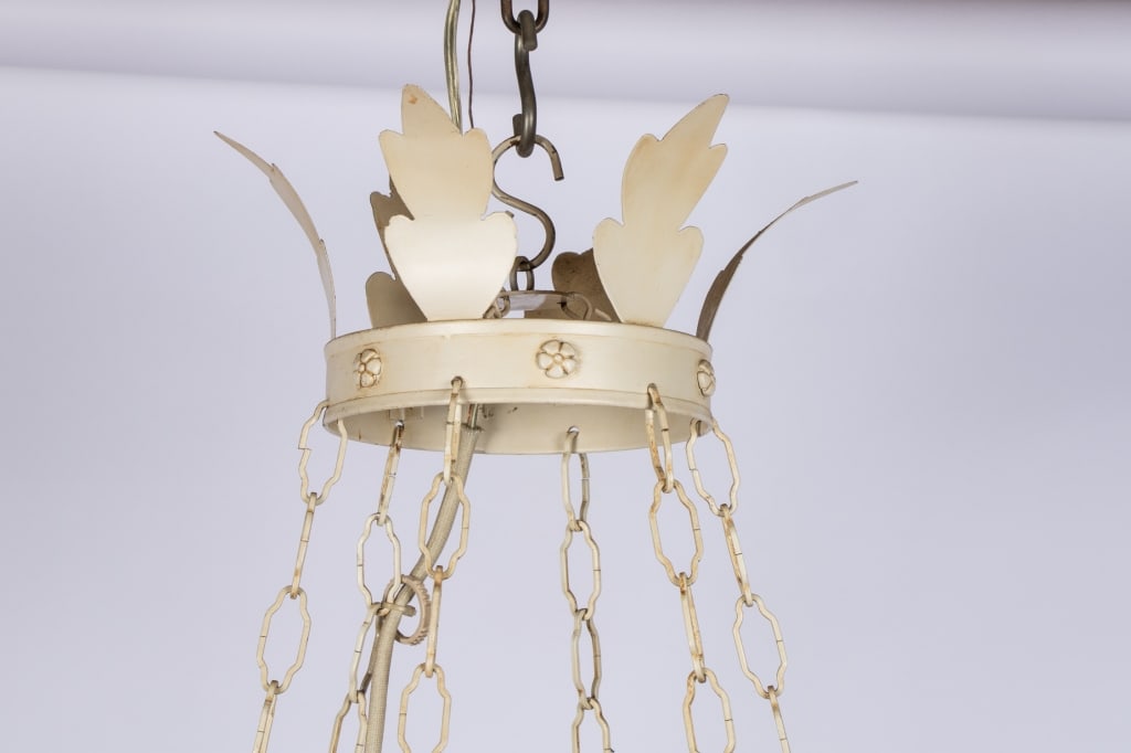 MODERN MEDIEVAL-INSPIRED METAL CHANDELIER - 3