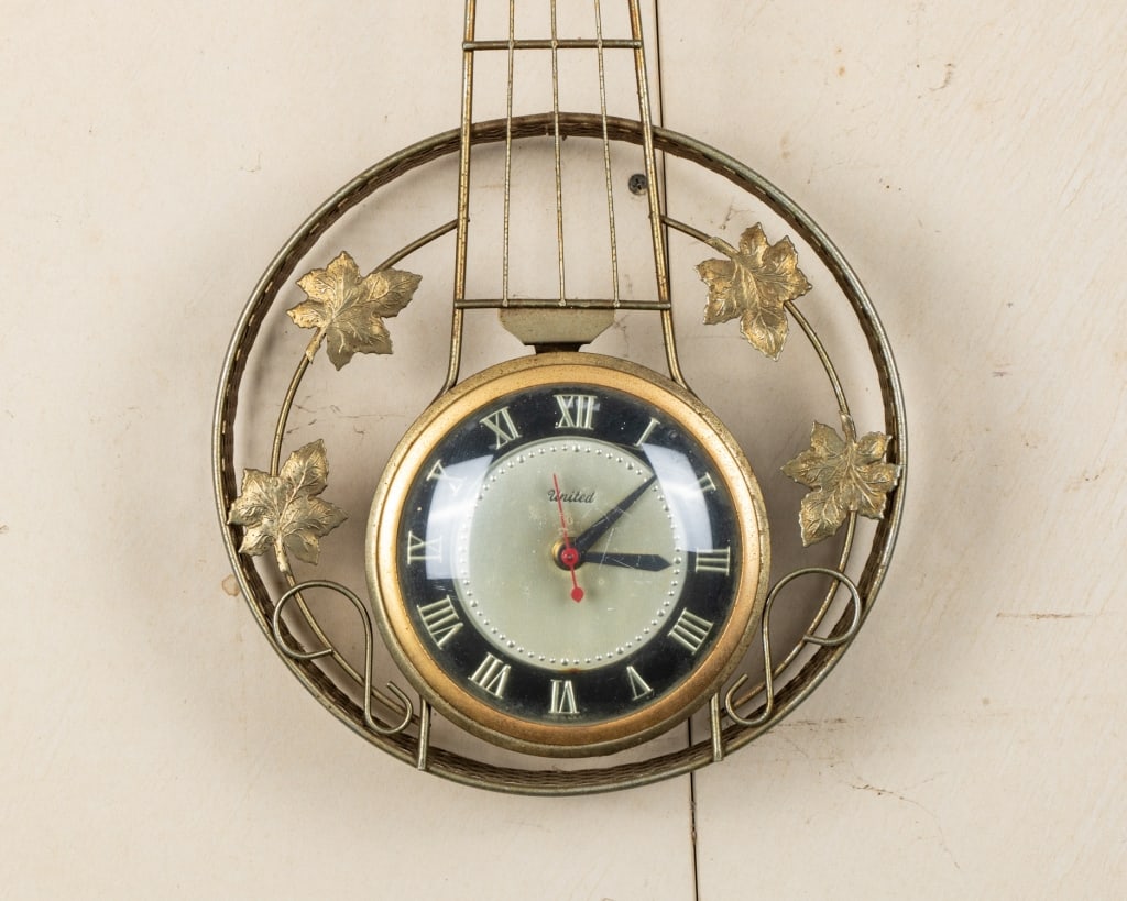 MID-CENTURY UNITED GOLDTONE WALL CLOCK - 2