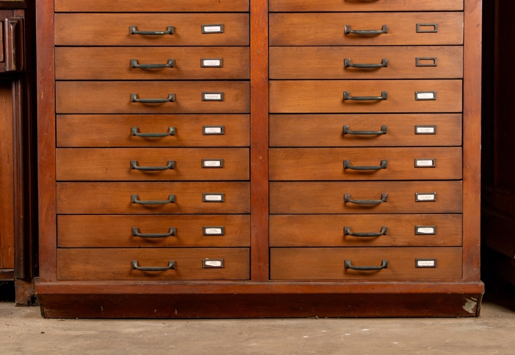 20TH CENTURY 38-DRAWER OAK FILE CABINET - 4