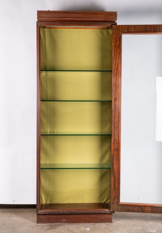 MID-20TH CENTURY TALL VITRINE CABINET - 5