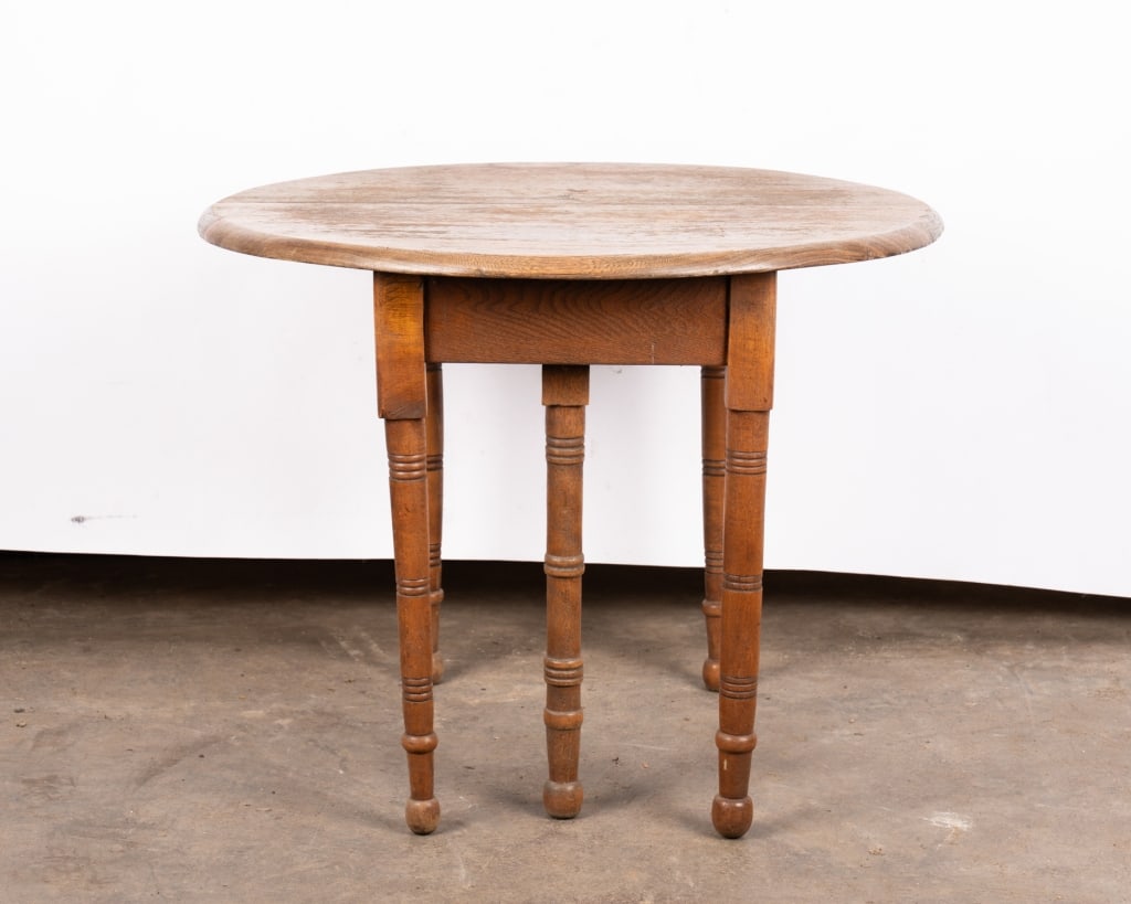SALESMAN SAMPLE ROUND TABLE - 2